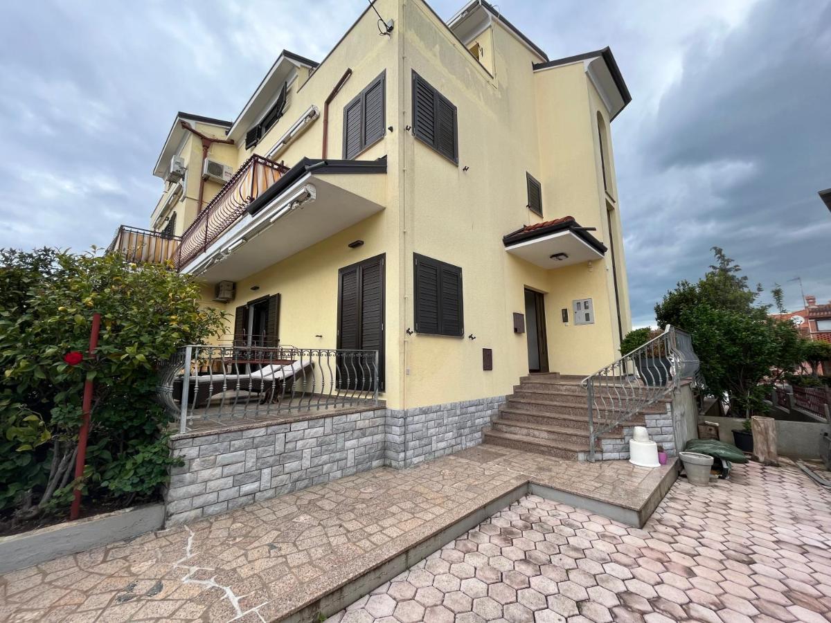 Holiday Apartments Sonne 로비니 외부 사진