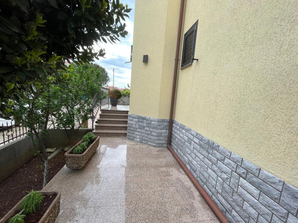 Holiday Apartments Sonne 로비니 외부 사진