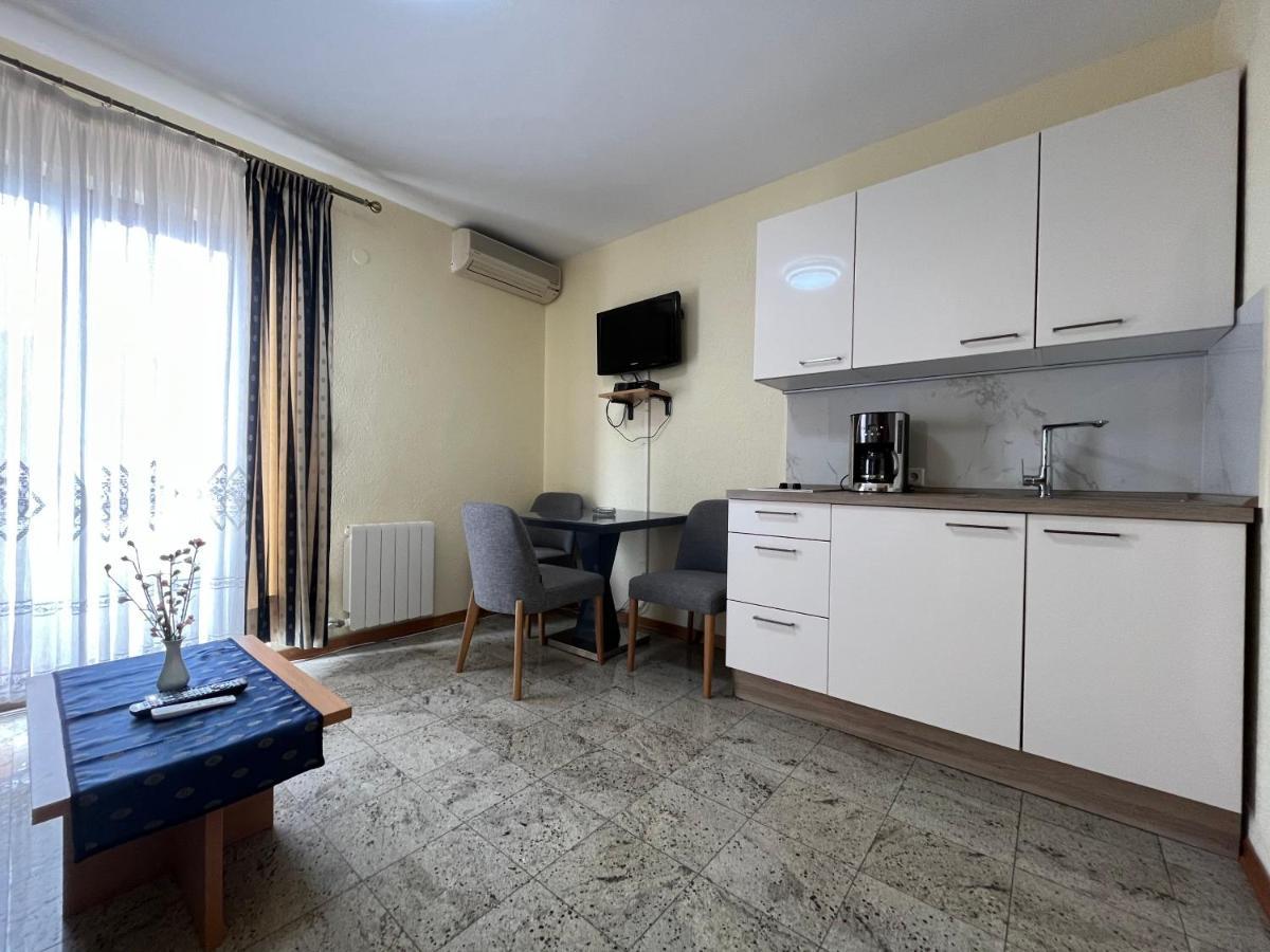 Holiday Apartments Sonne 로비니 외부 사진
